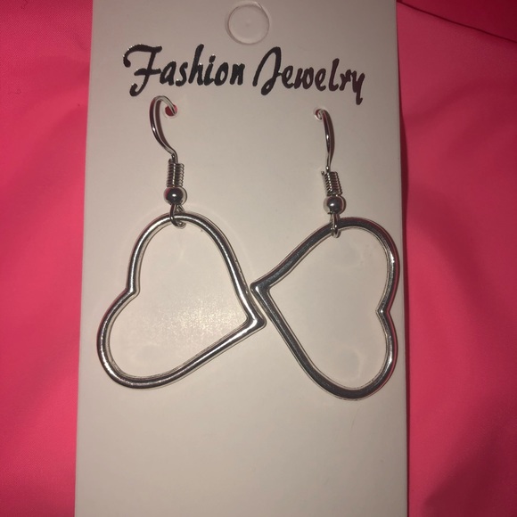 Rotating Heart Earrings 💖 - Picture 4 of 5